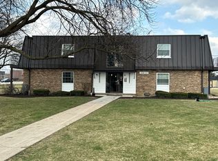 7S065 Suffield Ct #F-101, Westmont, IL 60559