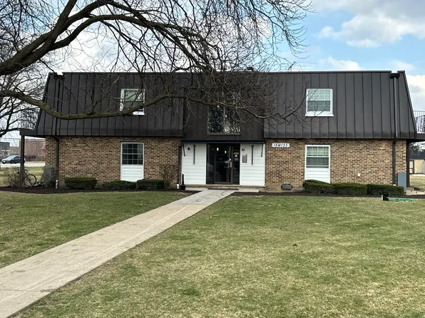 151 W 63rd St #F203, Westmont, IL 60559