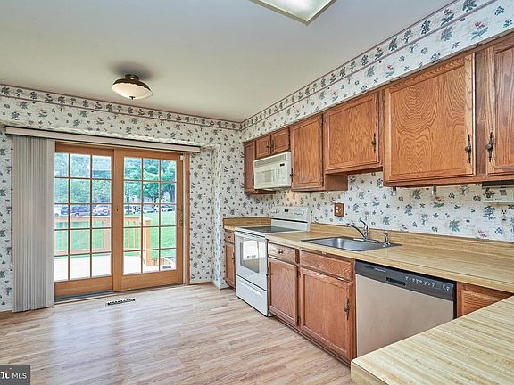 5th image of 5606 Castlebury Ct