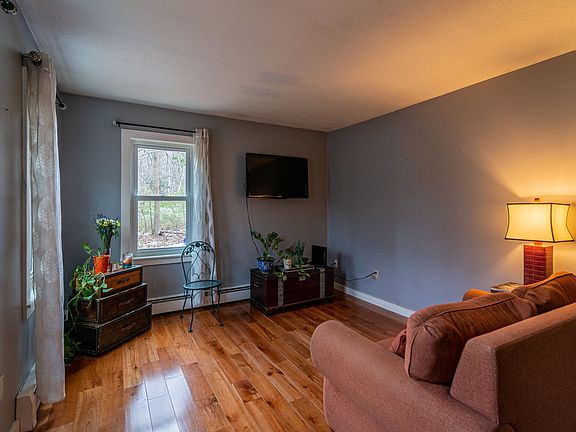 5th image of 56 Pleasant Street Extension