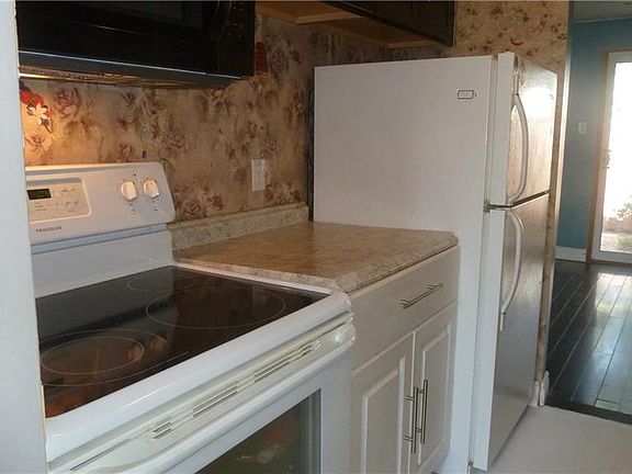 5th image of 647 Albert St #4