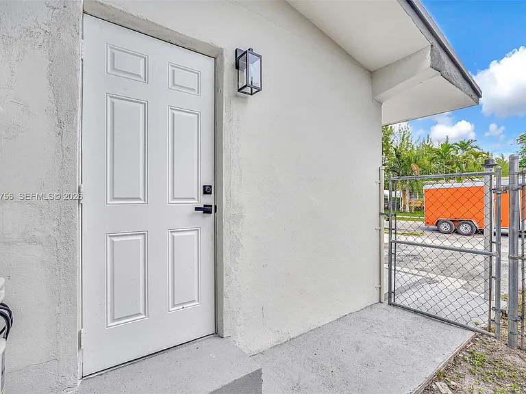 8201 SW 42nd St — Photo 62