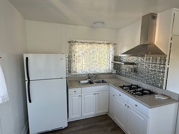 3rd image of 172 Orange St #2