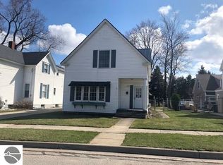 377 6th St, Manistee, MI 49660