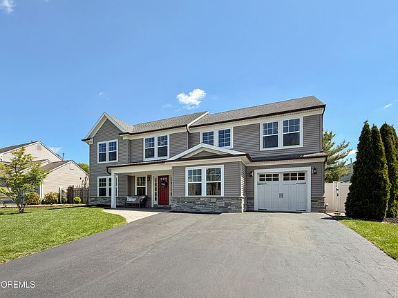 2nd image of 92 Cascades Avenue