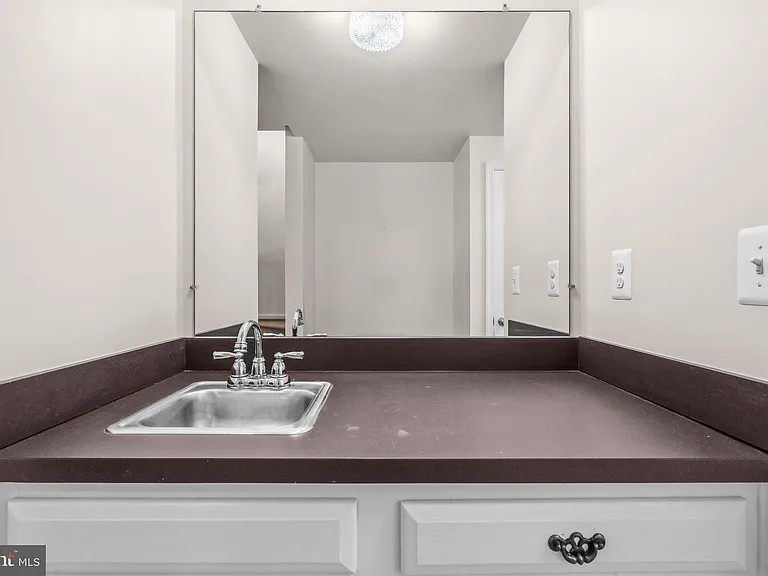 8931 Park Forest Dr — Photo 31