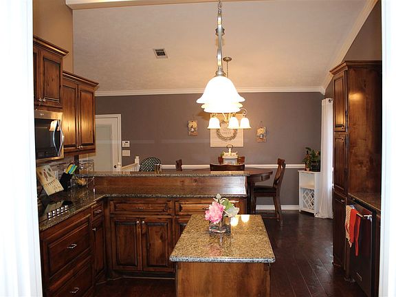 4th image of 6004 Pleasant Ln