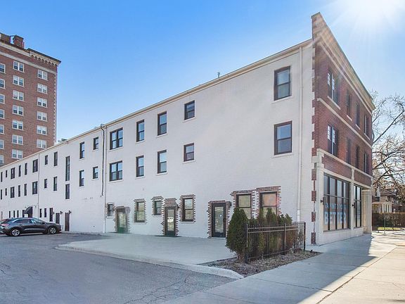 2nd image of 1400 Van Dyke St #305