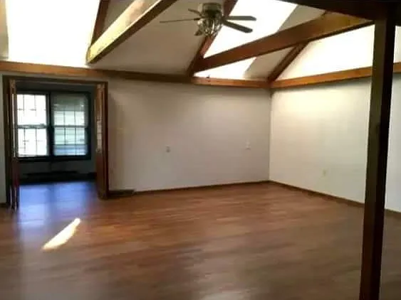 4 bed, 2324 sqft, $1,975 — Photo 4
