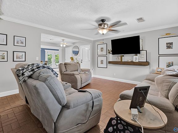 4th image of 2129 Cove Cir E