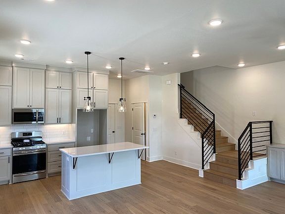 5th image of 805 S Jagger Ln
