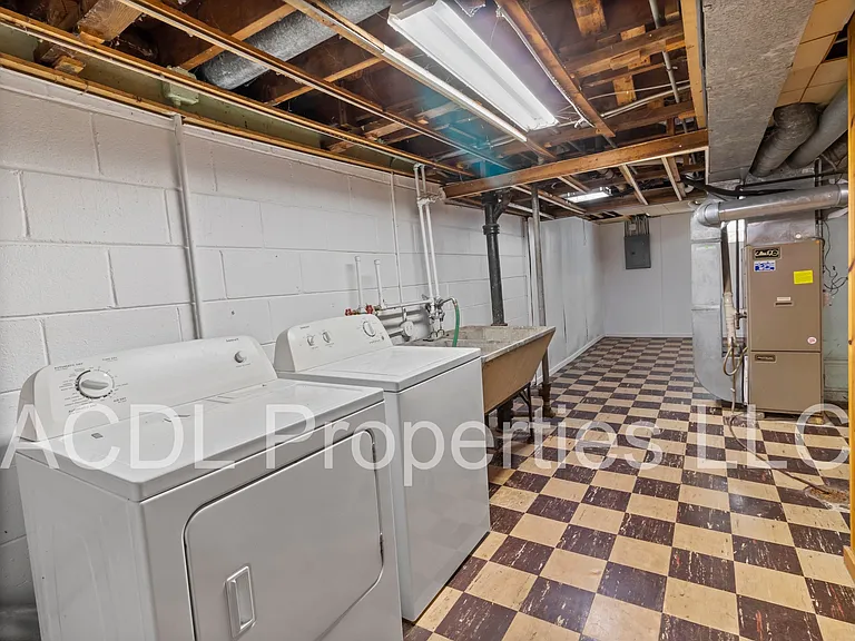 8215 W Burleigh St — Photo 18