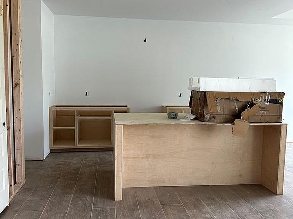 2nd image of 4563 River Oak Cir