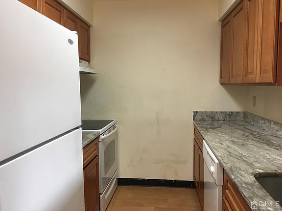 3rd image of 2412 Ravens Crest Dr