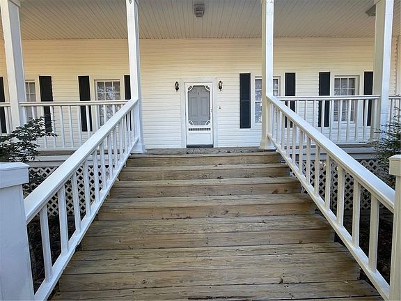 3rd image of 18398 Pine Ridge Dr