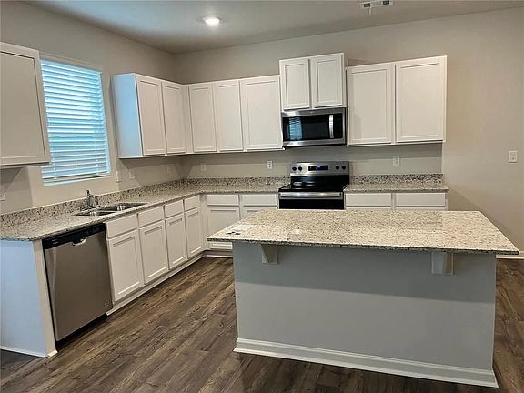 2nd image of 124 Grand Hickory Way