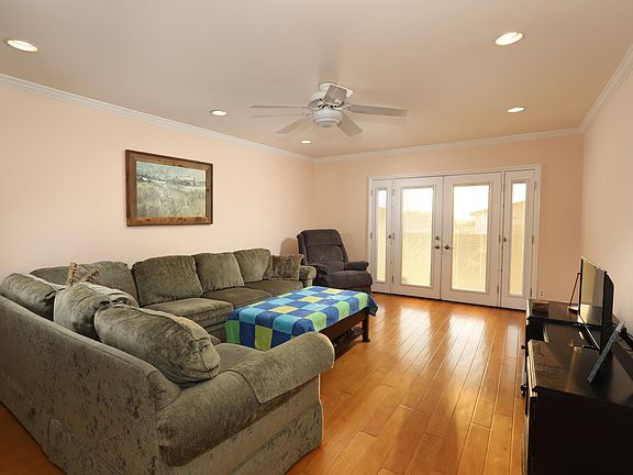 3rd image of 10651 Woodward Ave
