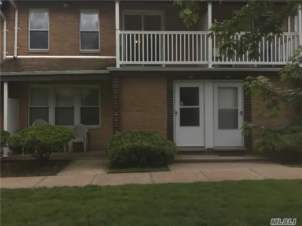 166 Artist Lake Dr, Middle Island, NY 11953