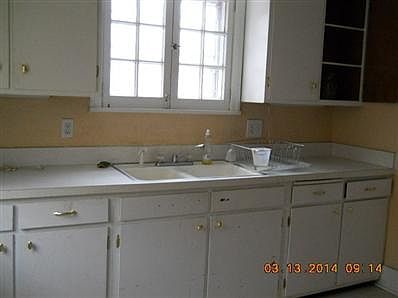 2nd image of 2515 Custer Ave
