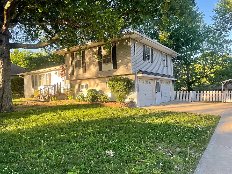 4813 Hedges Ave