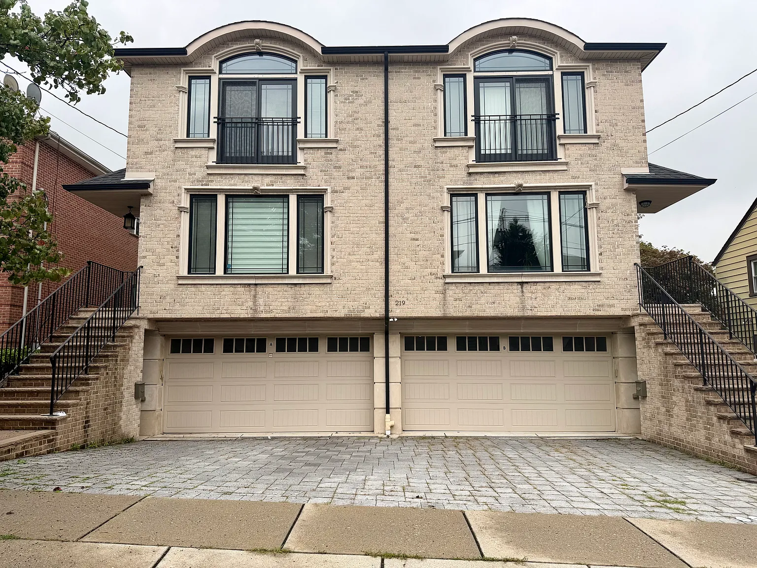 3 bed, 3.5 bath, 3000 sqft, $5,400 — Photo 1