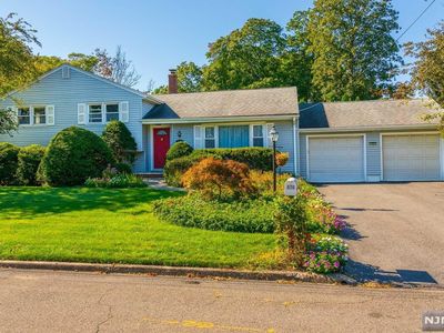 676 Pine Lake Dr, Township Of Washington, NJ, 07676