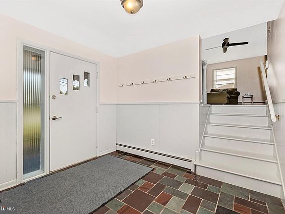 4th image of 18607 Maugans Ave