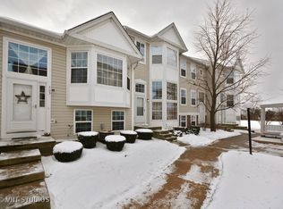 305 Hidden Creek Ln, North Aurora, IL
