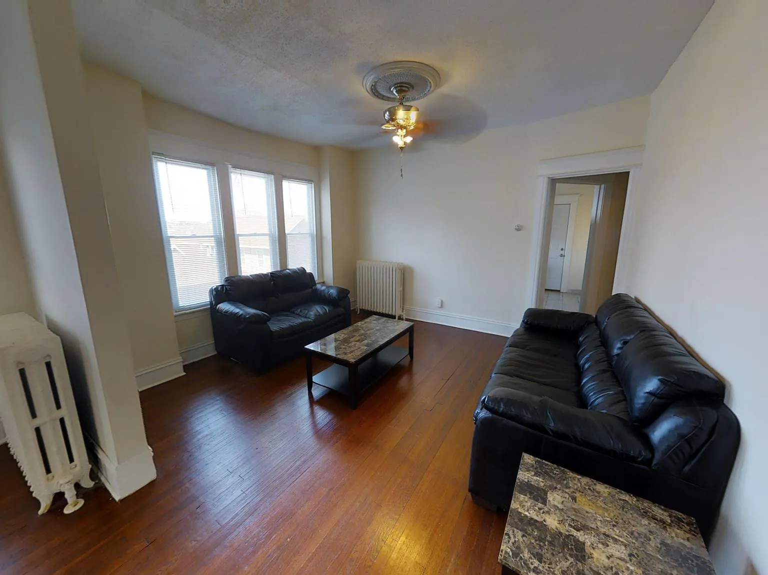 4 bed, $2,500 — Photo 3
