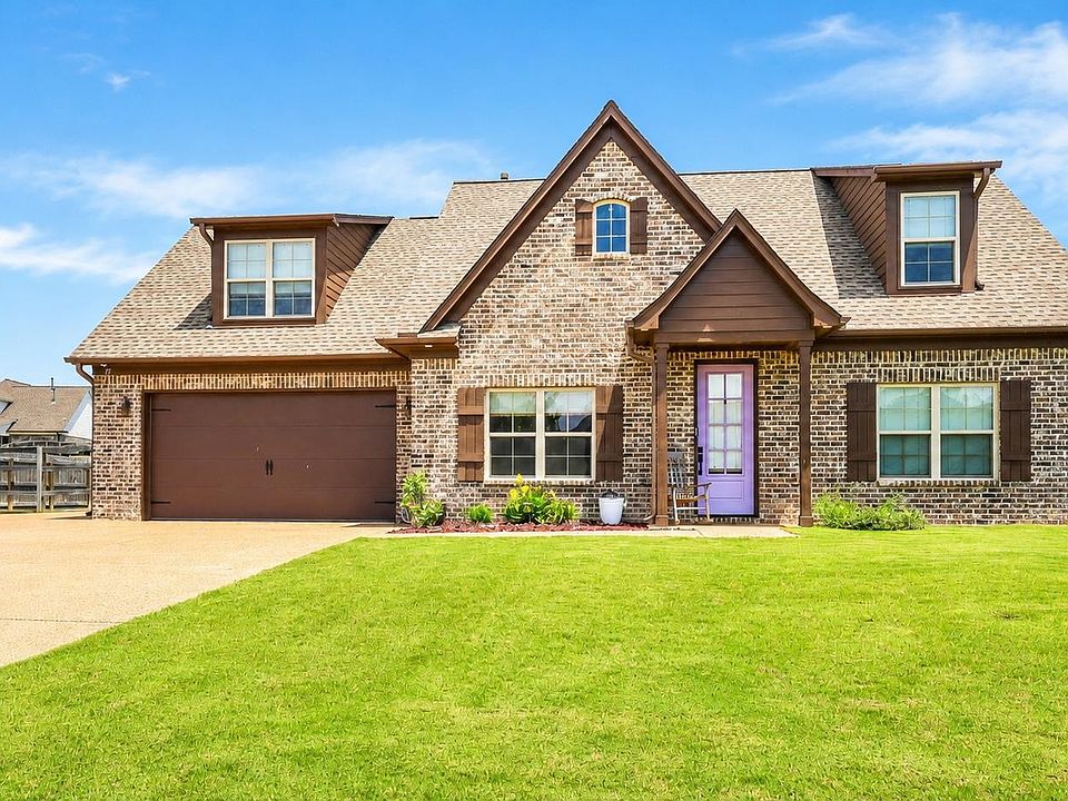 1st image of 70 Chestnut Cv