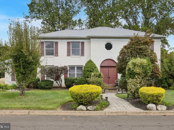 21 Roy Ln, Huntingdon Valley, PA 19006