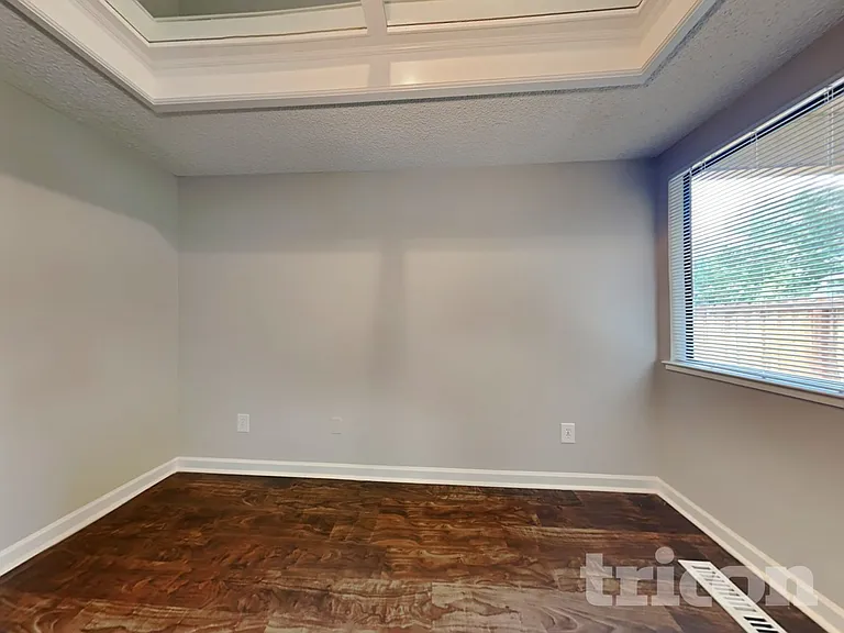 1344 Shaddick Dr — Photo 4