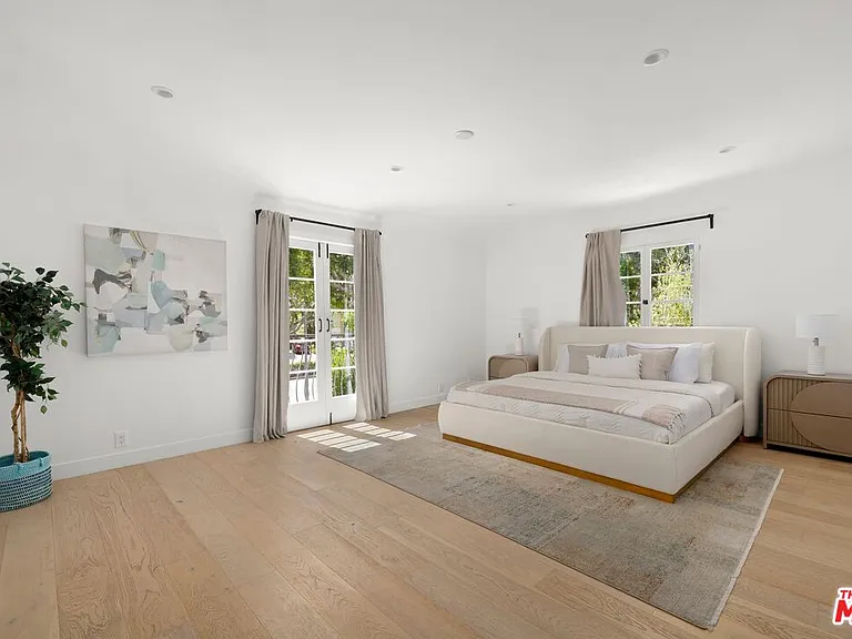 712 N Rodeo Dr — Photo 21