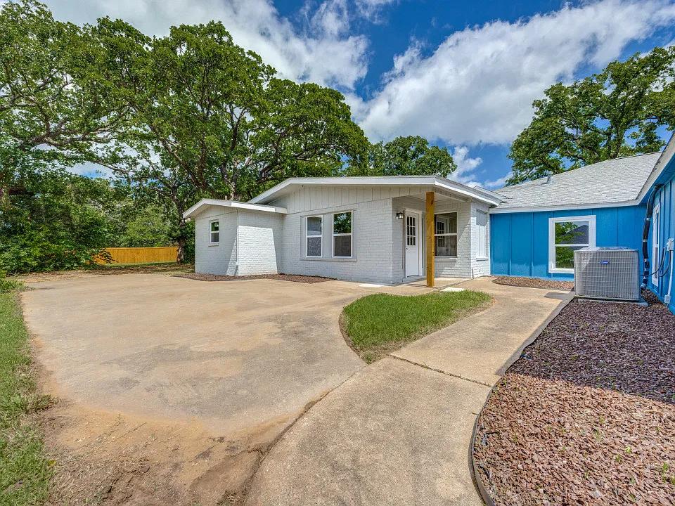 1023 Oak Dr