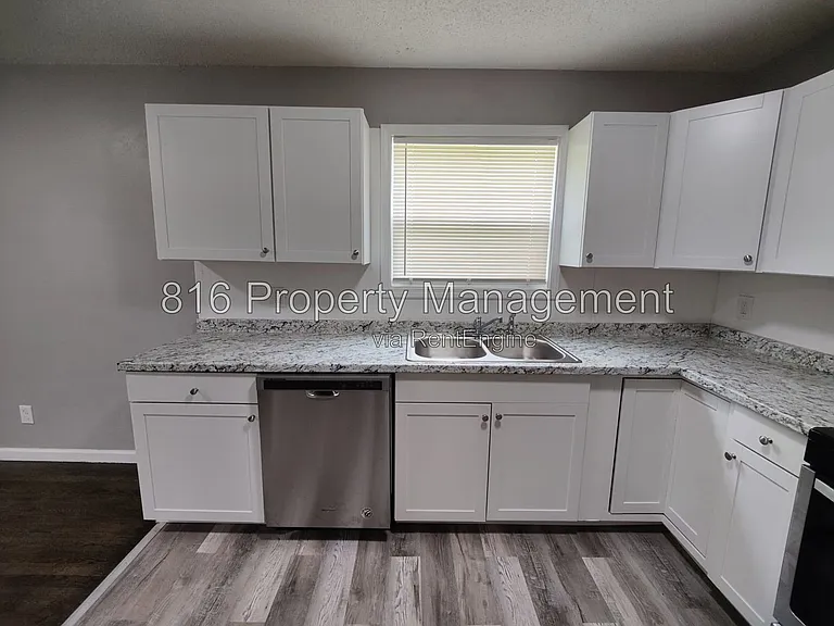 7941 NE San Rafael Dr — Photo 8