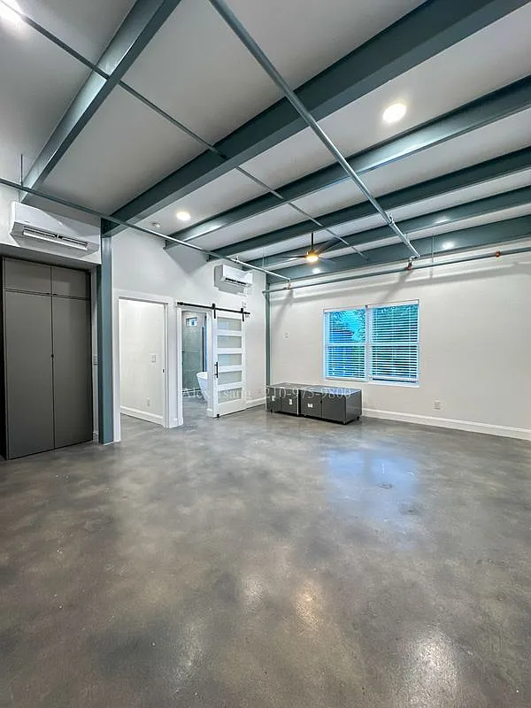 1 bed, 1.0 bath, 969 sqft, $1,950 — Photo 3