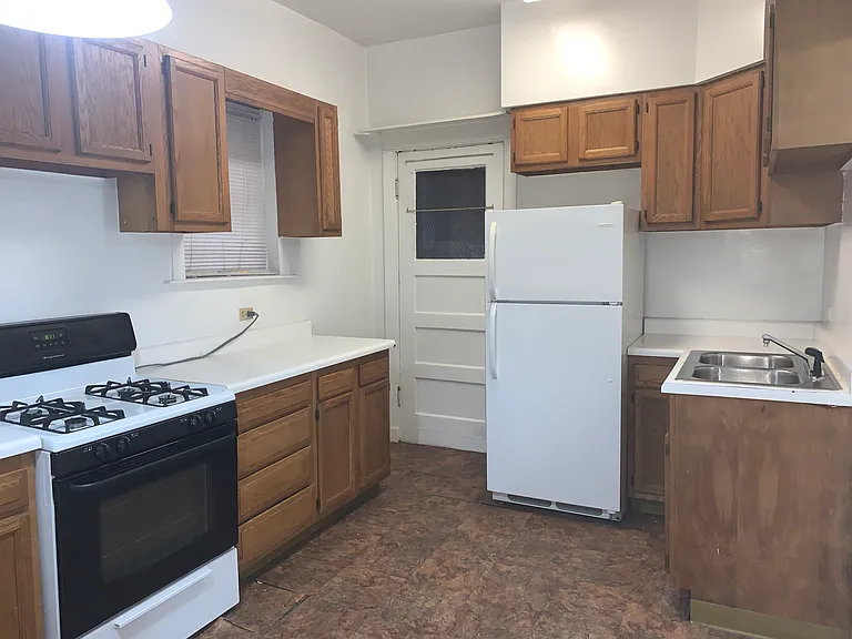 1204 W Addison St #2W — Photo 8