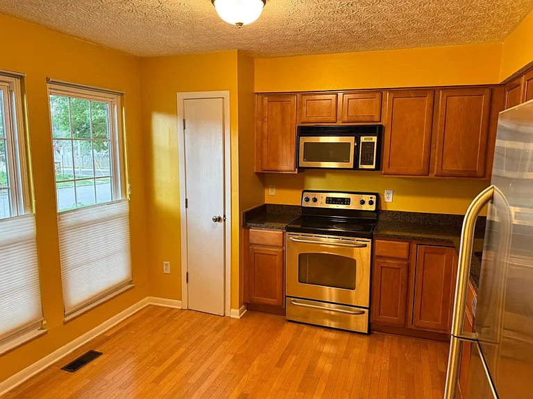 1238 Michigan Ave — Photo 10