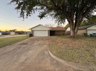 8801 Cedar Ln, Midwest City, OK 73110