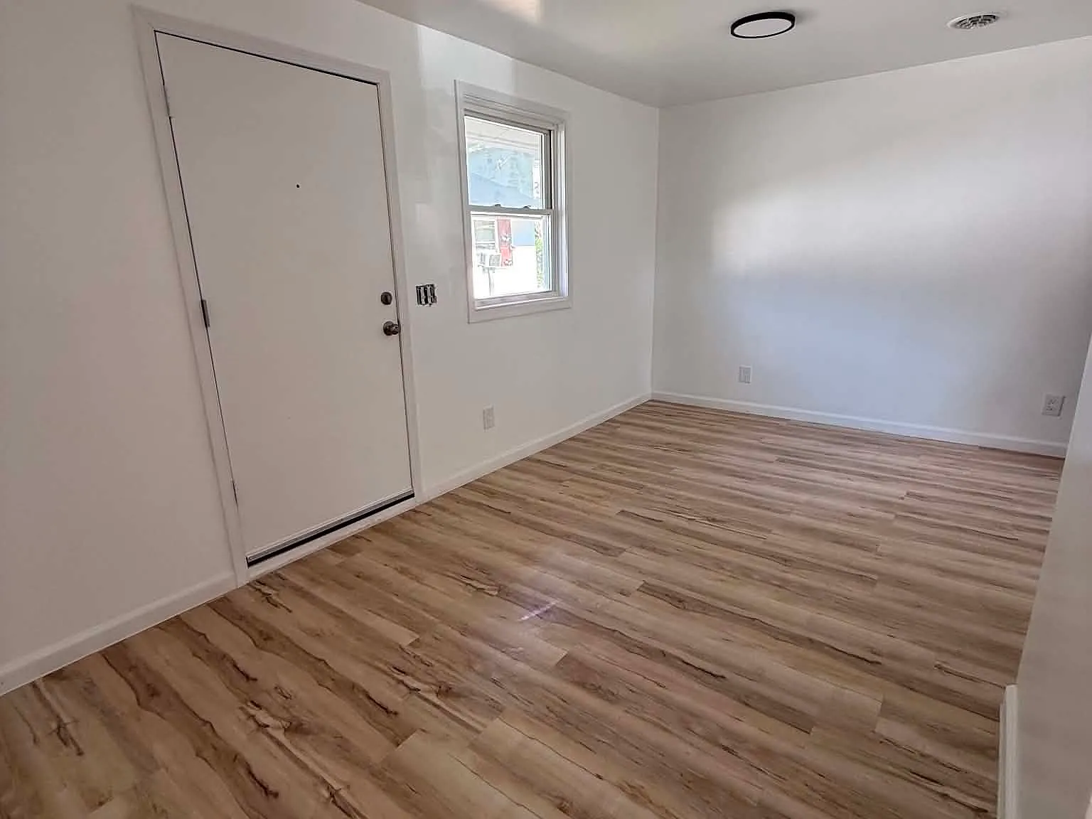 2 bed, $1,000 — Photo 3