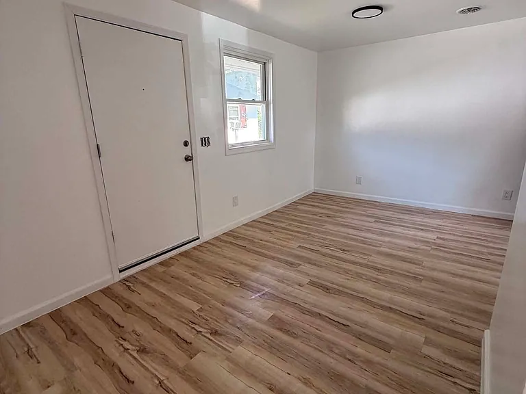213 Hughes St #3 — Photo 3