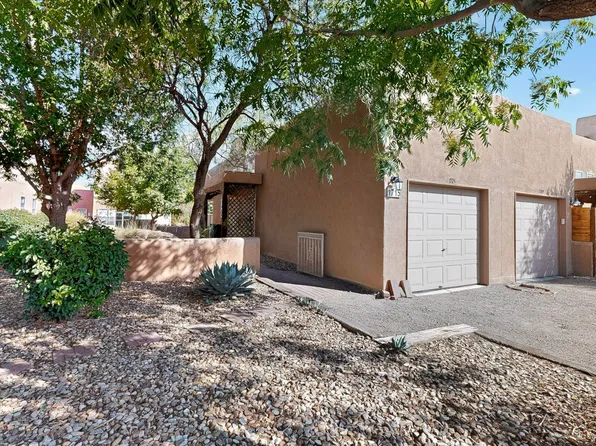 1715 Violetas Rd NW, Albuquerque, NM 87104