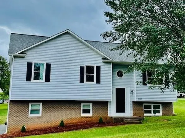 5505 Highland Trace Ct, Winston Salem, NC 27105