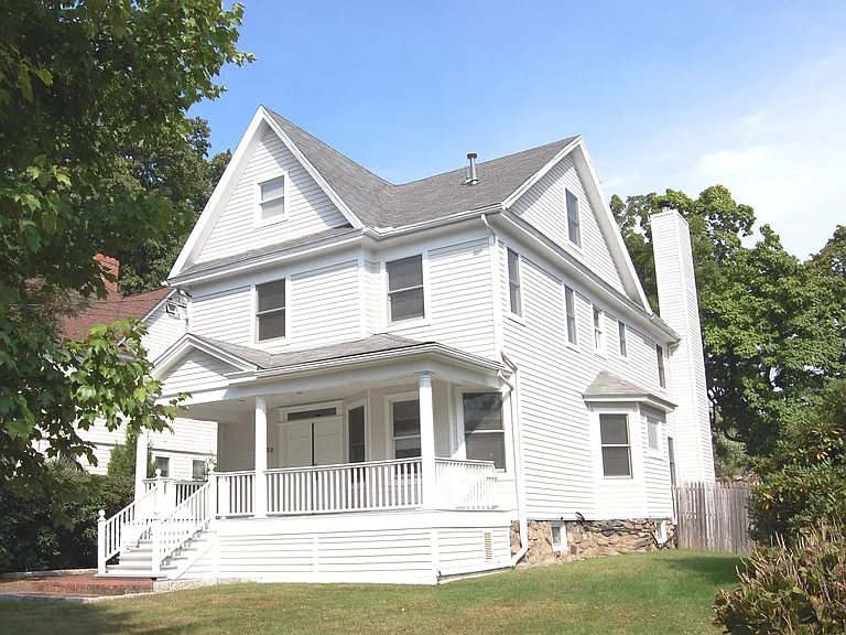 32 Highview Ave — Photo 2