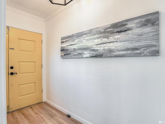 4th image of 925 Laguna Ave