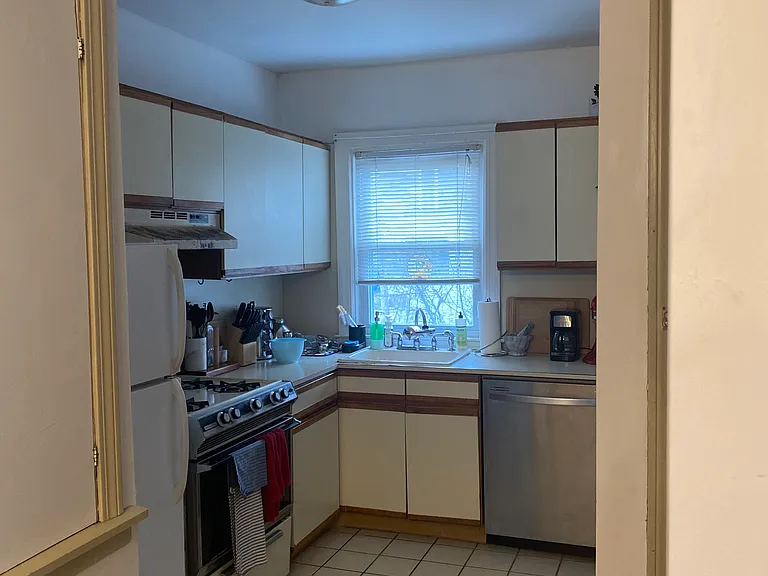 122 E Manning St — Photo 9