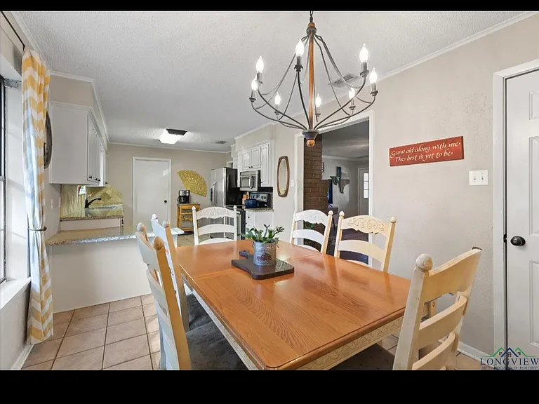 208 Driftwood St — Photo 5