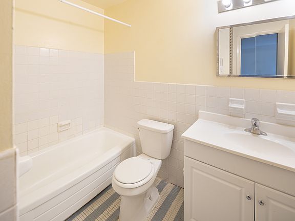 3rd image of 170 Lakeside Rd APT A1