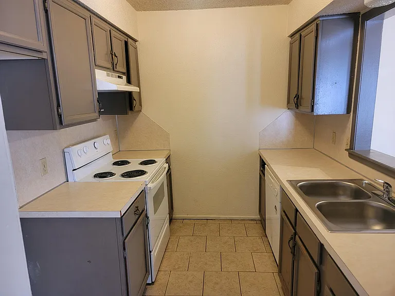 8010 N 117th East Ave — Photo 4