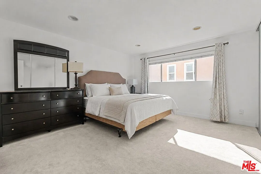 1 bed, 1.0 bath, 720 sqft, $4,000 — Photo 4